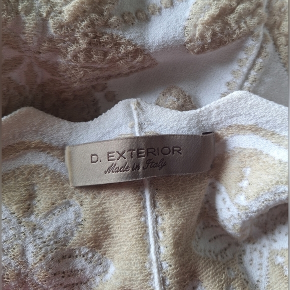 D.EXTERIOR white and beige floral top size S - Picture 5 of 5